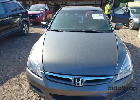 2006 Honda Accord 2.4 Ex z USA, uszkodzony, nr VIN 1HGCM56886A031187